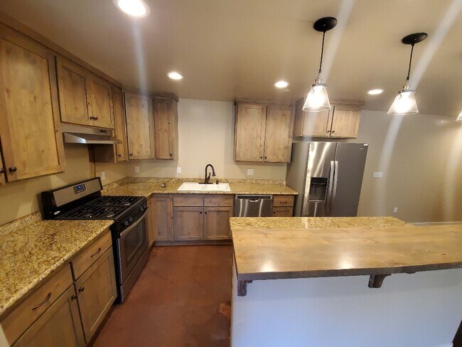 Building Photo - 6326-6328 Lee Ann [PRM: Andrew] (2)