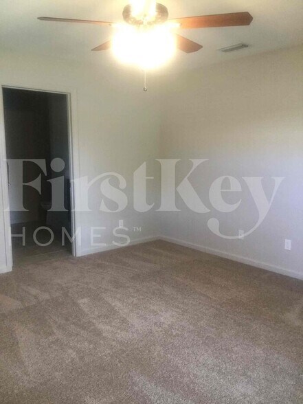 Building Photo - 1351 SW Amboy Ave