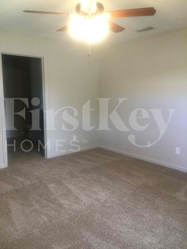 Building Photo - 1351 SW Amboy Ave