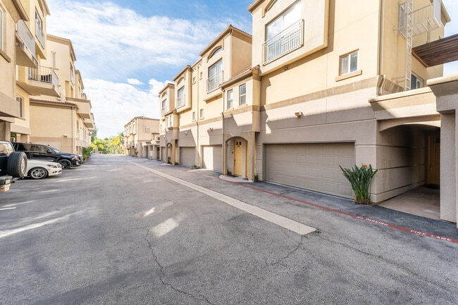 Building Photo - 5220 Premiere Hls Dr