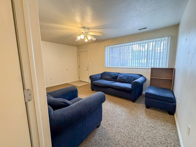 Building Photo - 391 E 700 N