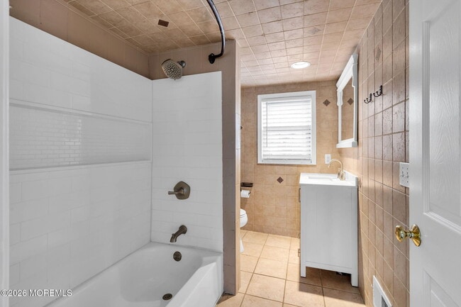 Building Photo - 1001 Arnold Ave