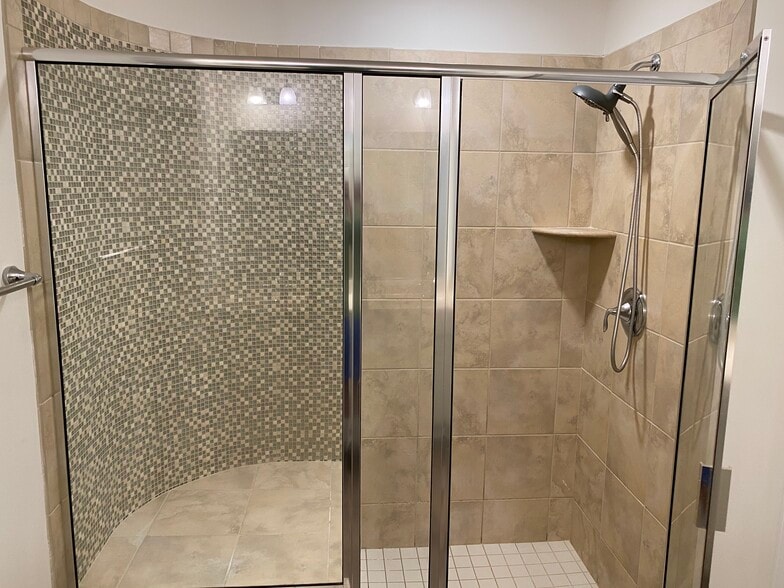 Large Tiled Shower! - 10620 Marions Pl