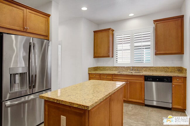 Building Photo - 607 Calle Vibrante