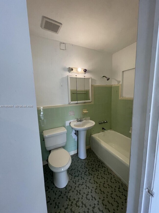 Building Photo - 1780 NE 146th St