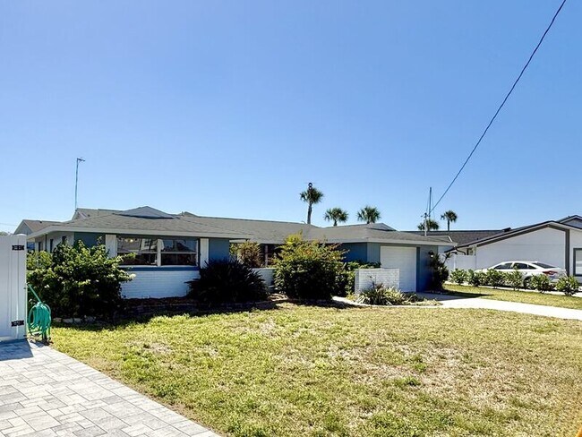 Building Photo - 8026 Brighton Dr