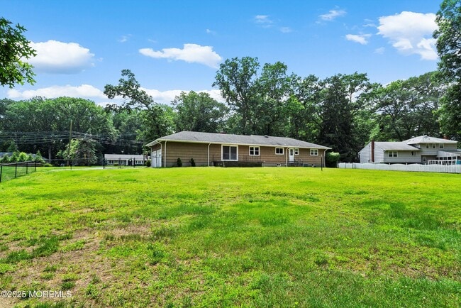 Building Photo - 773 Nutswamp Rd