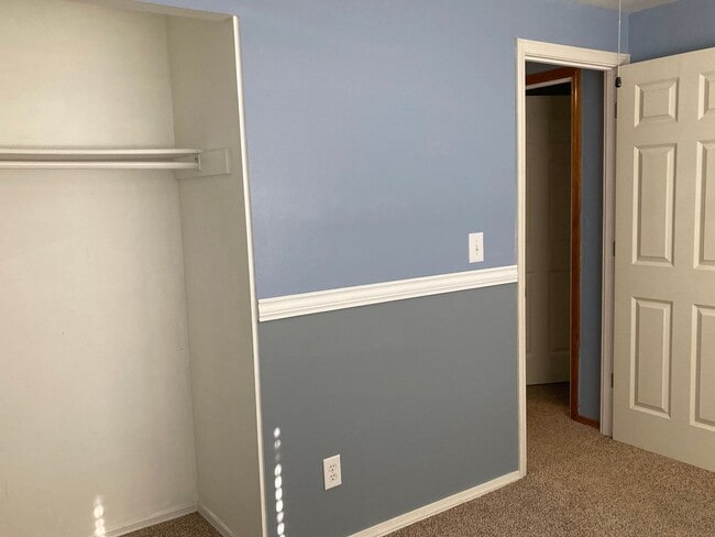 Building Photo - 3 Bedroom, 1 Bath Ranch Home w/Attached 1 ...