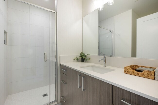 Building Photo - 4453 Aurora Ave N