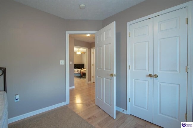 Building Photo - 520 University Dr