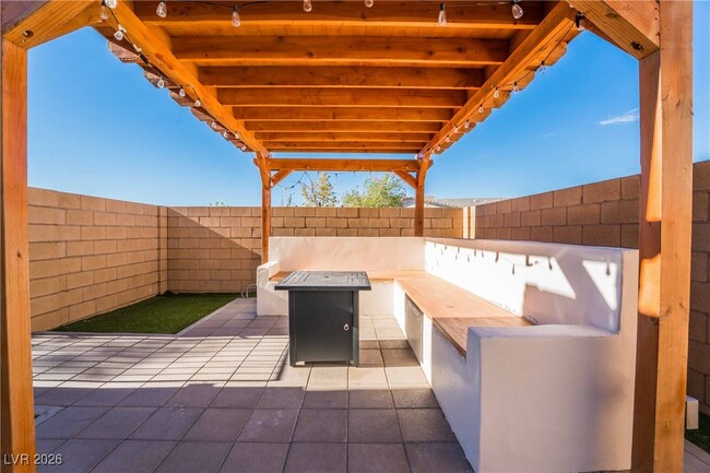 Building Photo - 1115 E Sunset Rd