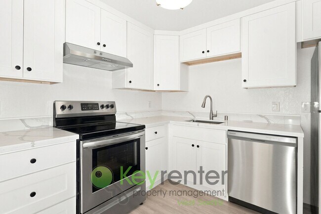 Building Photo - 10201-10203 17th Ave SW