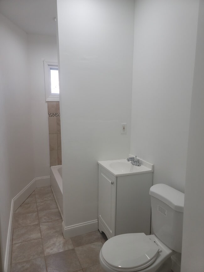 Full bath - 2019 Granite St
