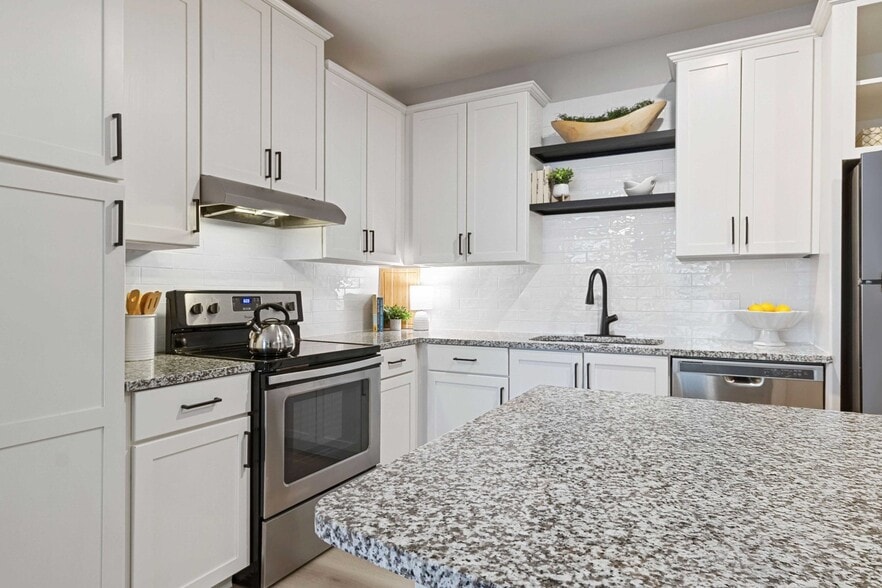 Stainless steel appliances and granite countertops - Artisan Station Apartments