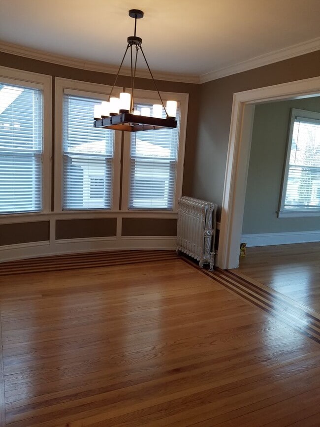 Building Photo - 3272 N Hackett Ave