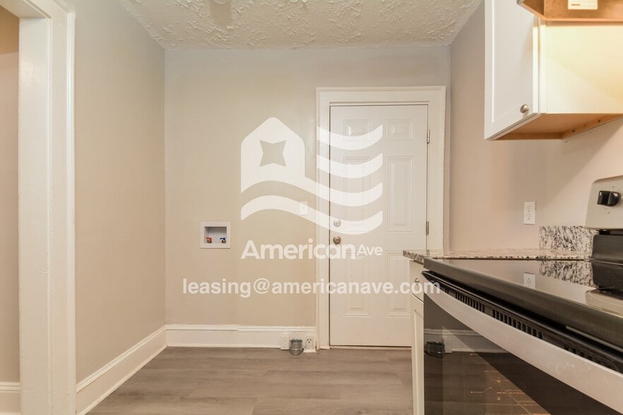 Building Photo - 130 Kensington Cir