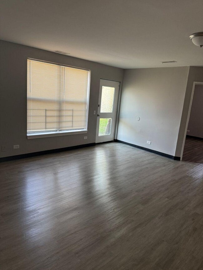 Building Photo - 4 bedroom in Chicago IL Chicago