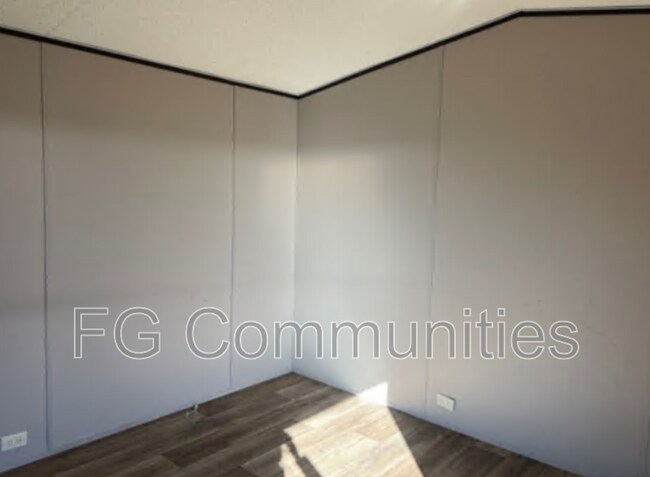 Building Photo - 20 Coach Crest Dr