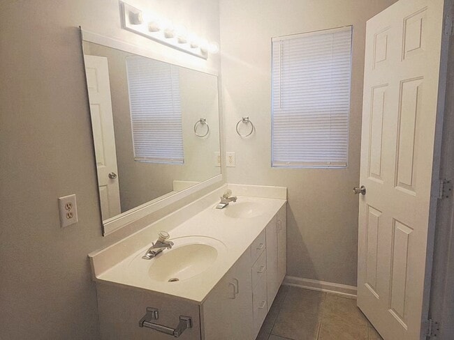 Building Photo - RENT SPECIAL! LOCATION, LOCATION, LOCATION! ONLY MINUTES TO WRIGHTSVILLE BEACH, CENTRAL TO ALL IL...