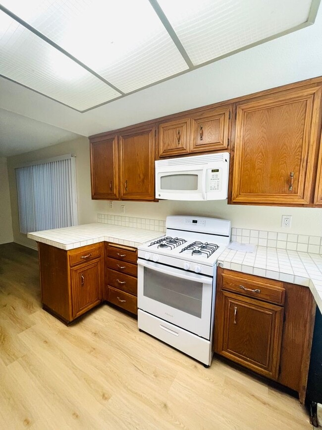 Building Photo - charming 3-bedroom, 2-bathroom home nestle...