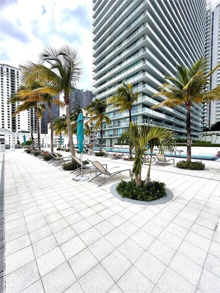 Building Photo - 1111 SW 1st Ave