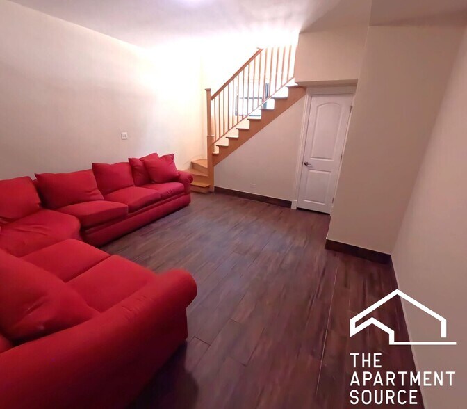 Building Photo - 851 N La Salle Dr