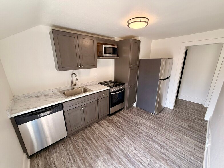 Building Photo - 319 Jerry St