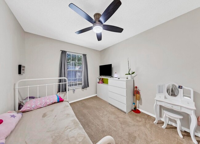 Building Photo - 4501 Parkwood Ln W