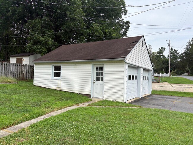 Building Photo - 39534 Potomac Ave