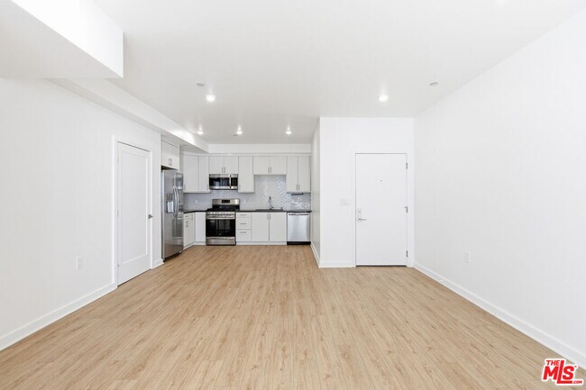 Building Photo - 11408 W Sarah St