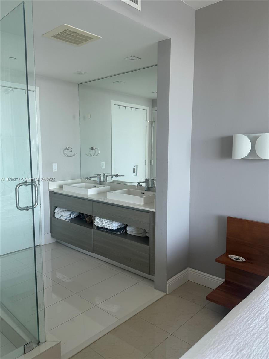 Building Photo - 460 NE 28th St