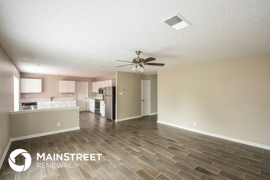 Building Photo - 6619 Meadow Fawn Dr