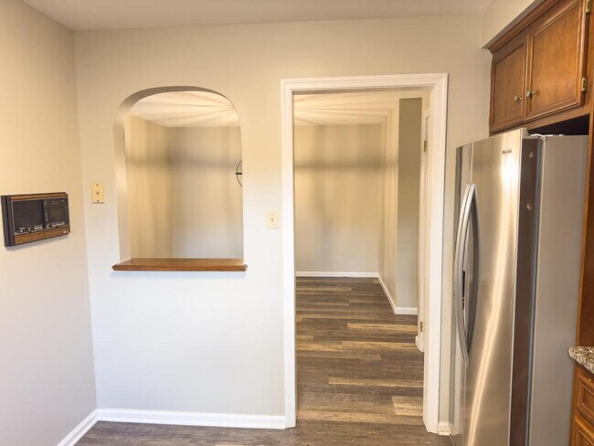 Building Photo - 4549 1/2 Hedgerow Dr