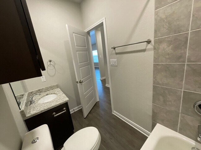 Building Photo - 449 Emma Dr