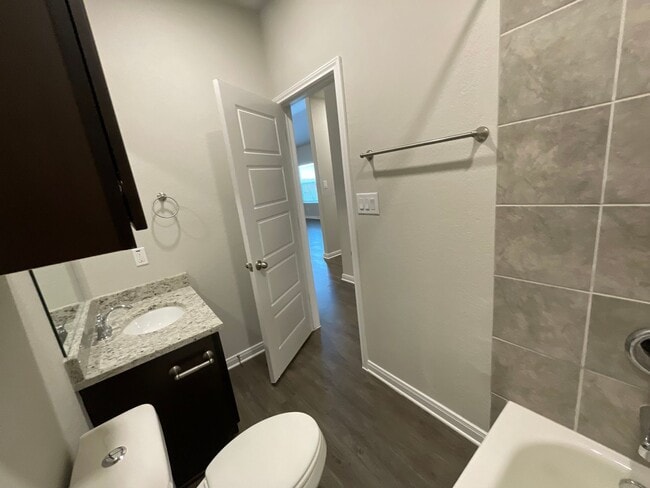 Building Photo - Brand New 3x2 Luxury Duplex in Seguin, TX!