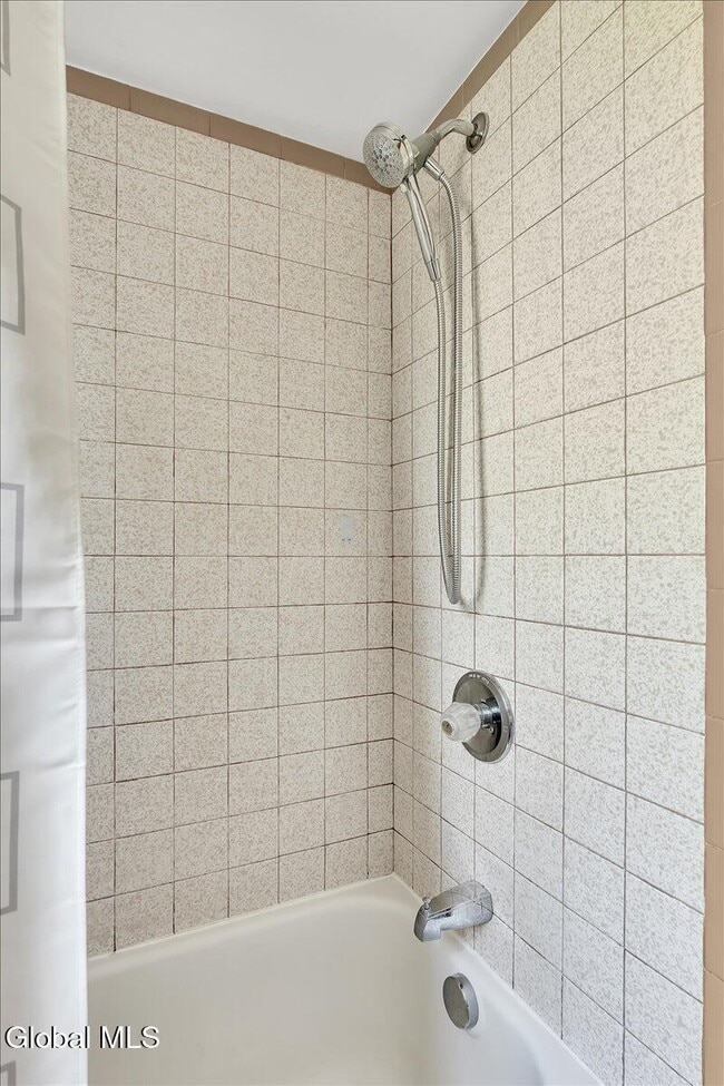 Building Photo - 138 Elm St