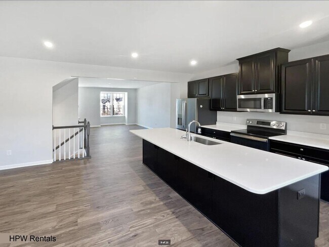 Building Photo - 3-Story End Unit Townhome with 3 Beds, 3 B...