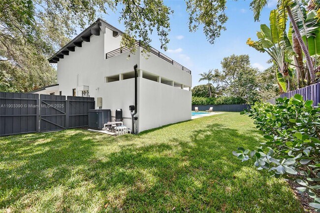 Building Photo - 7865 SW 183rd Terrace