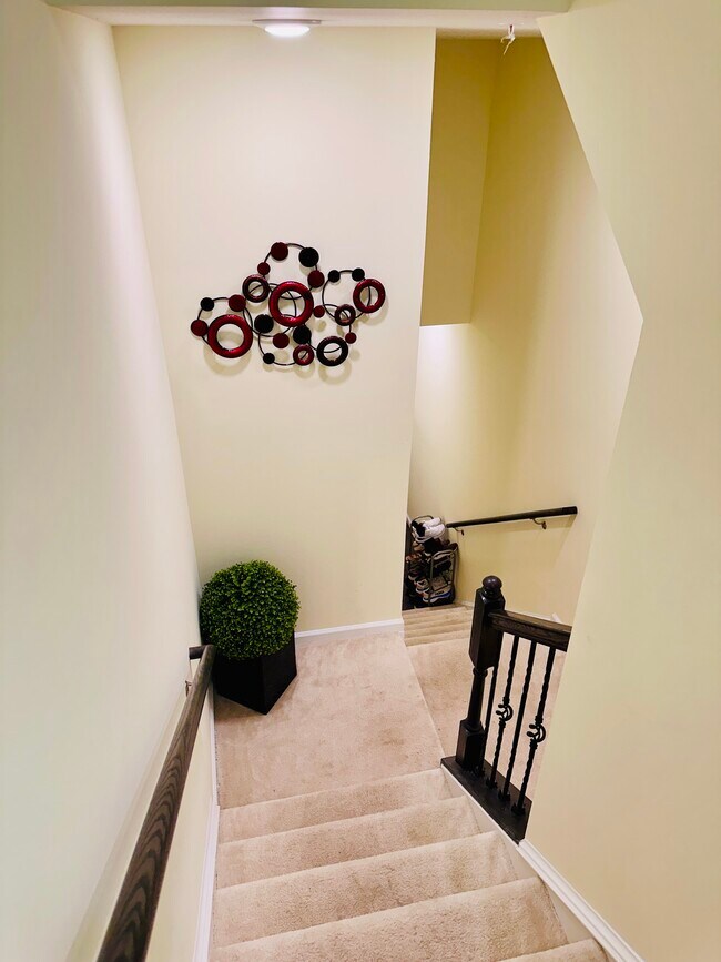Building Photo - 3220 Yeager Dr