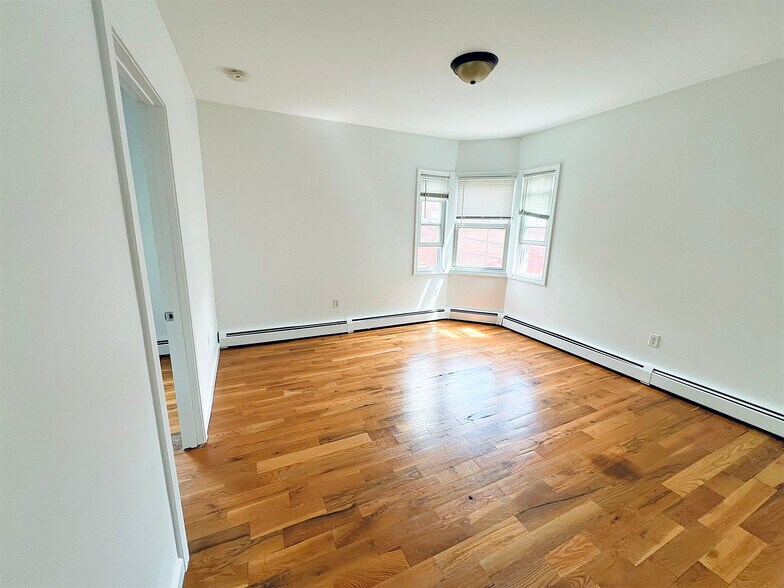 Building Photo - 21 Dale St