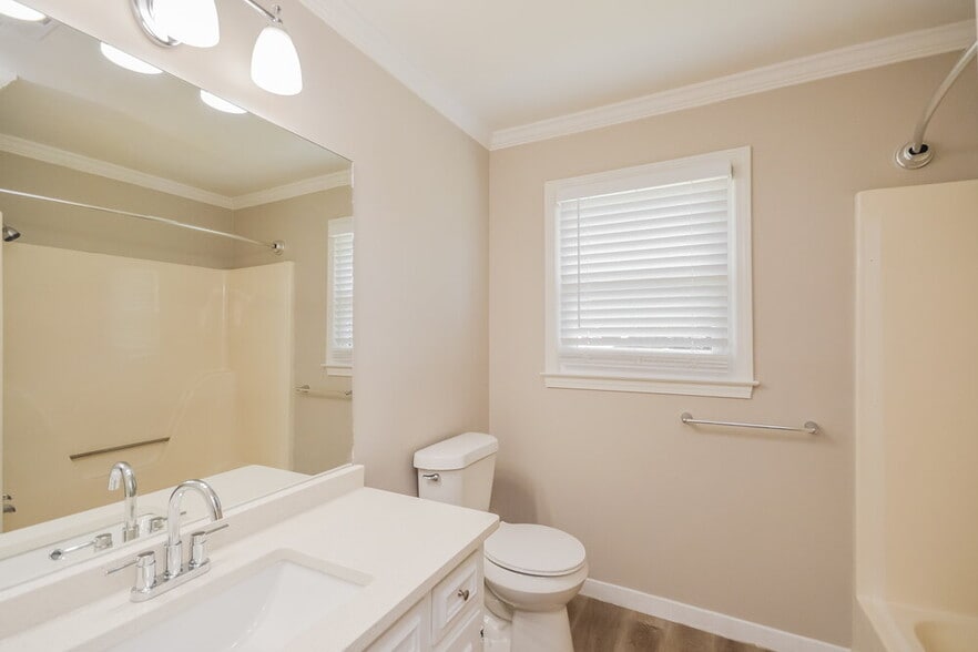 Building Photo - 2481 Old Salem Cir SE