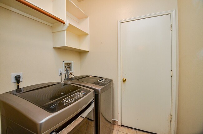Building Photo - 21719 Oakbridge Park Ln