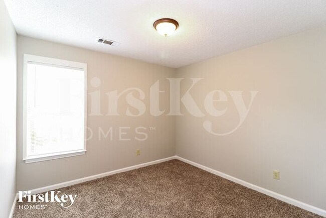 Building Photo - 6000 Chadwell Rd