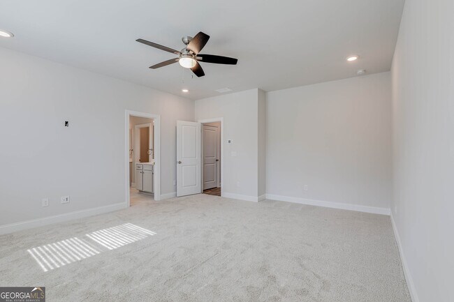 Building Photo - 320 Caledonia Ct