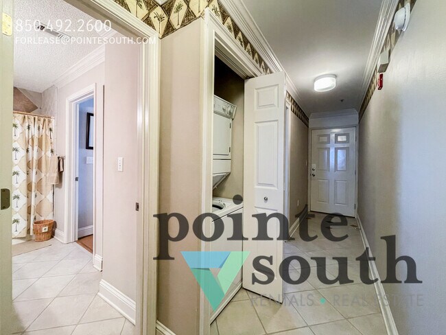 Building Photo - 13500 Sandy Key Dr