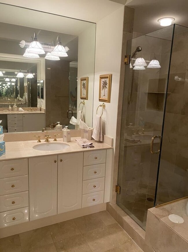 Building Photo - Esplanade