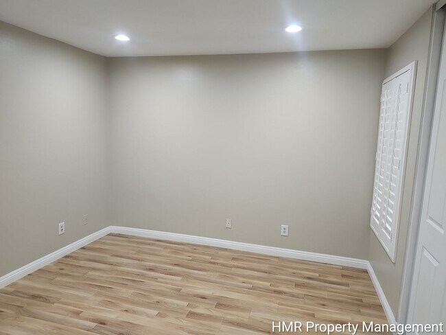 Building Photo - Large Condo in Claremont