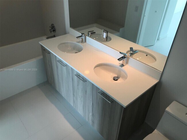 Building Photo - 501 NE 31st St