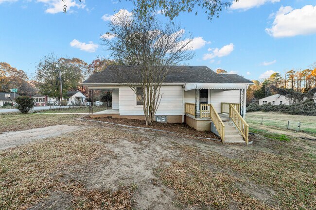 Building Photo - 602 Doby St