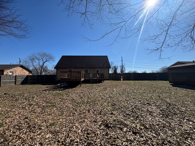 Building Photo - Charming Single Family Home